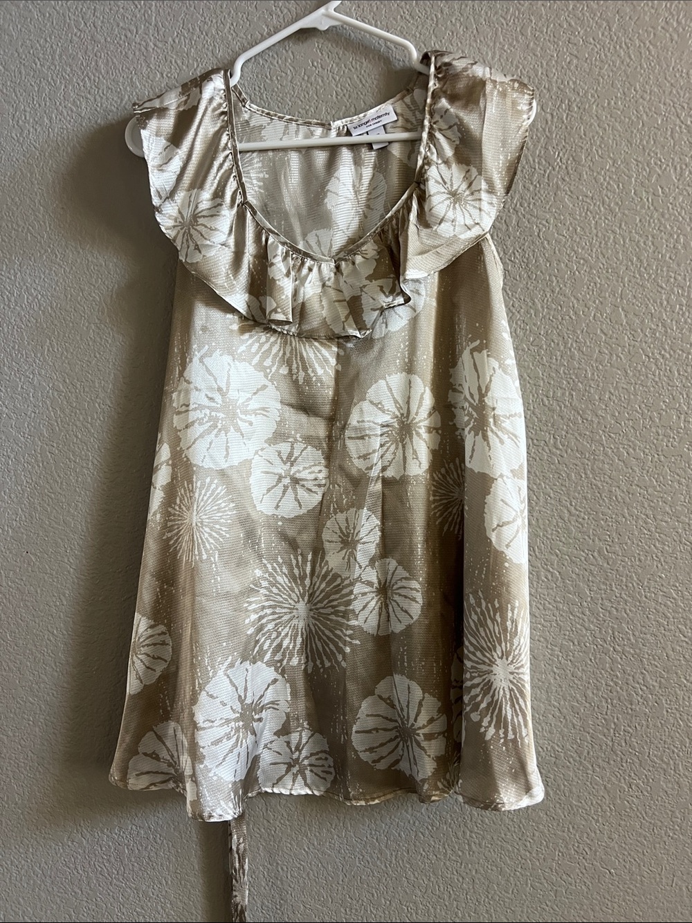 Liz Lange Maternity Sleeveless Ruffle Neck Floral Top Size XS